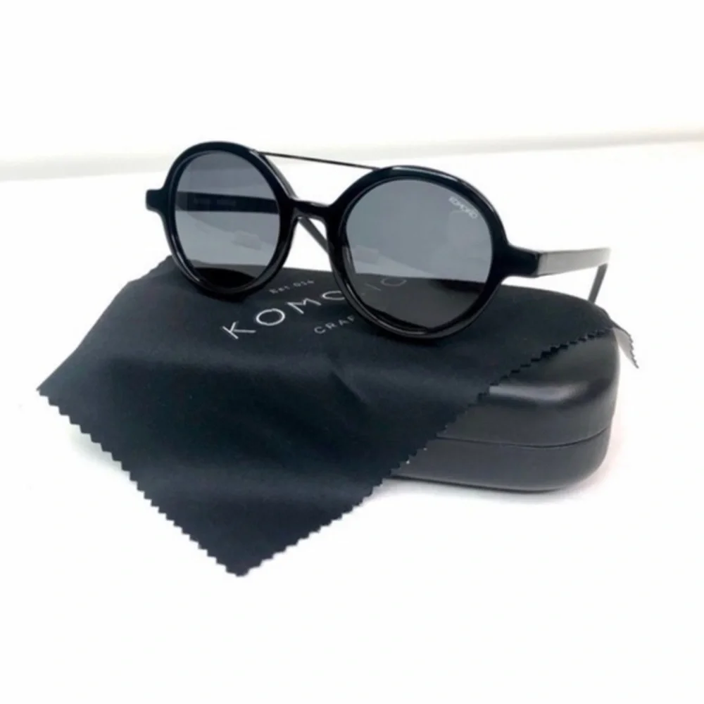 Komono The Vivien NEW NWT Black Round Sunglasses